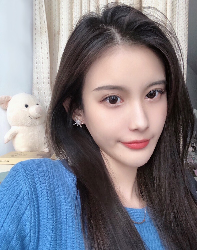 A2259 照片775张 视频51个 中国女 高颜值美女 生活日常 旅游 自拍多 视频有自拍 视频包含实况Live