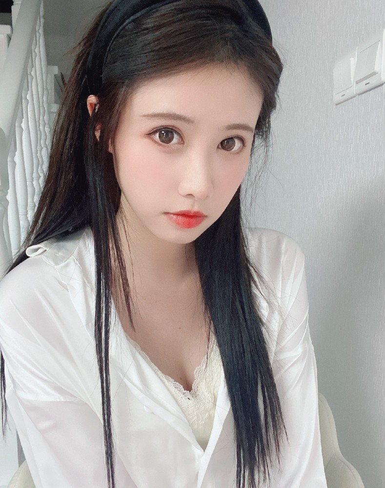 A2294 照片1843张 视频53个 中国女 年轻少妇 生活日常 旅游 自拍多 视频有自拍 视频包含实况Live