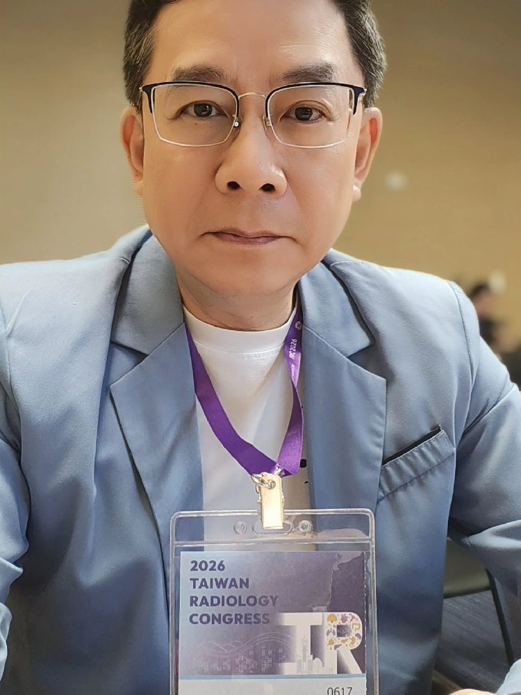 20UD250 照片180张 视频17个 台湾 医生 中老年 生活日常 工作 正装 视频有自拍 曝光度特低 粉丝数400+ 越南SFZ+手持越南SFZ+香港身份证