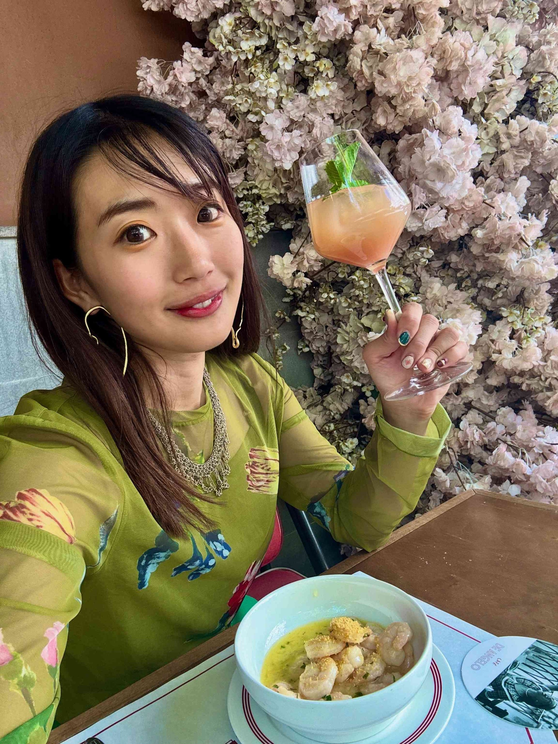 A1112 照片2083张 视频84个 日本 成熟少妇 爱好旅行 旅行希腊 旅游 穿搭 酒店度假 户外日常 豪宅 自拍较多 生活场景丰富 曝光度低 粉丝数1000+